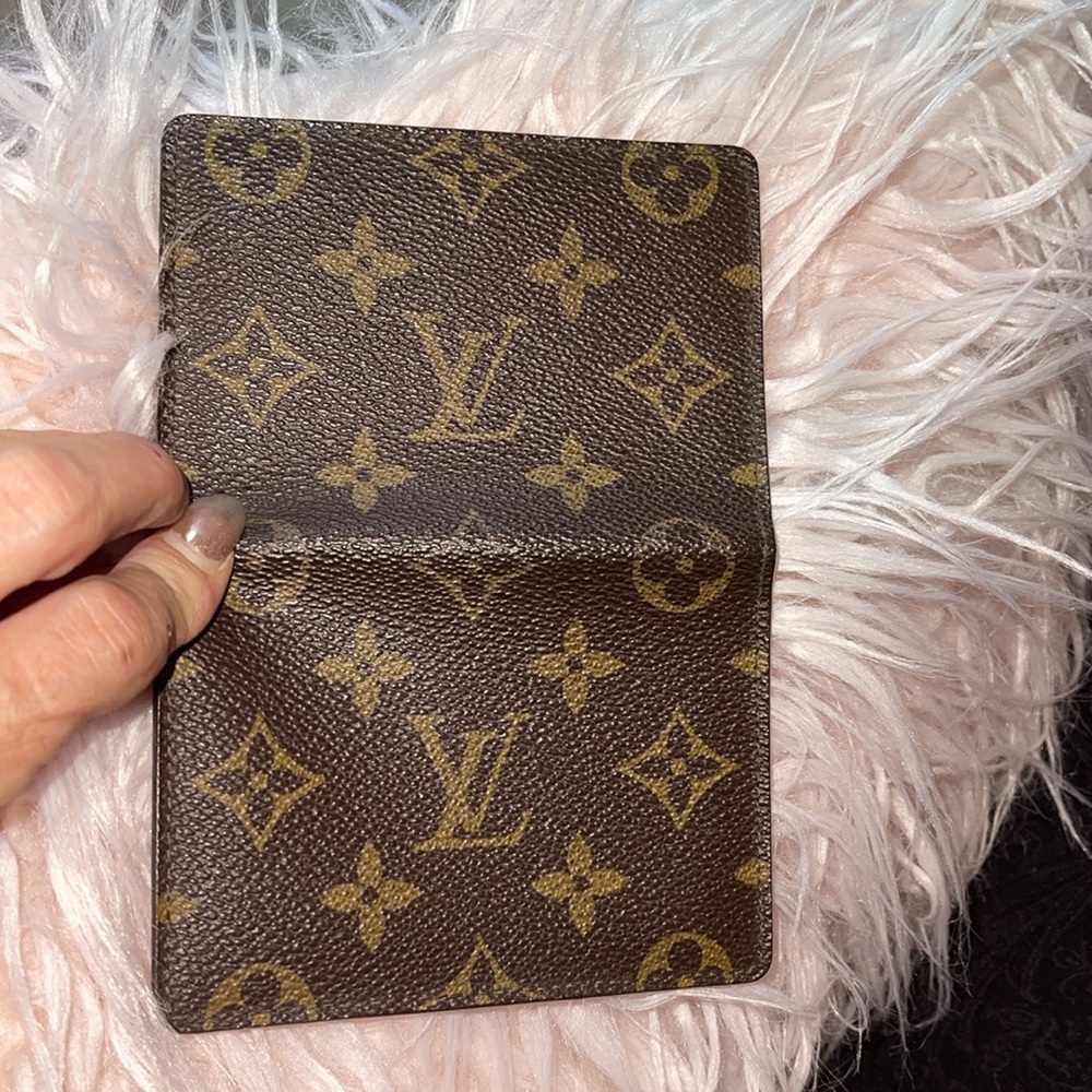 Authentic .Louis Vuitton Monogram Pattern Id Card… - image 5